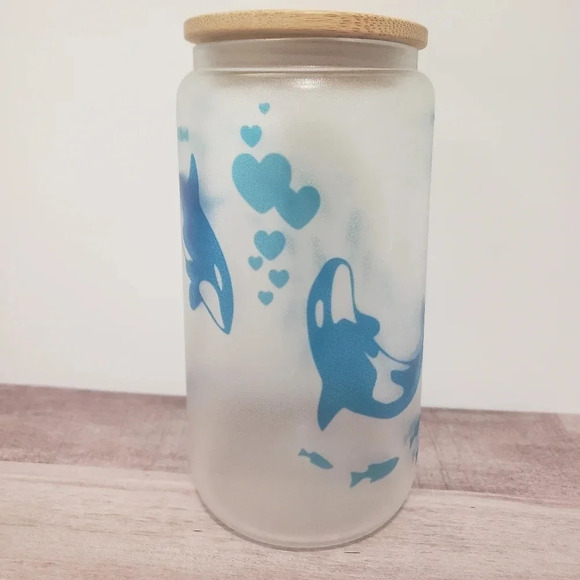 Killer whale glow in the dark glass cup with lid and straw - Picture 2 of 7